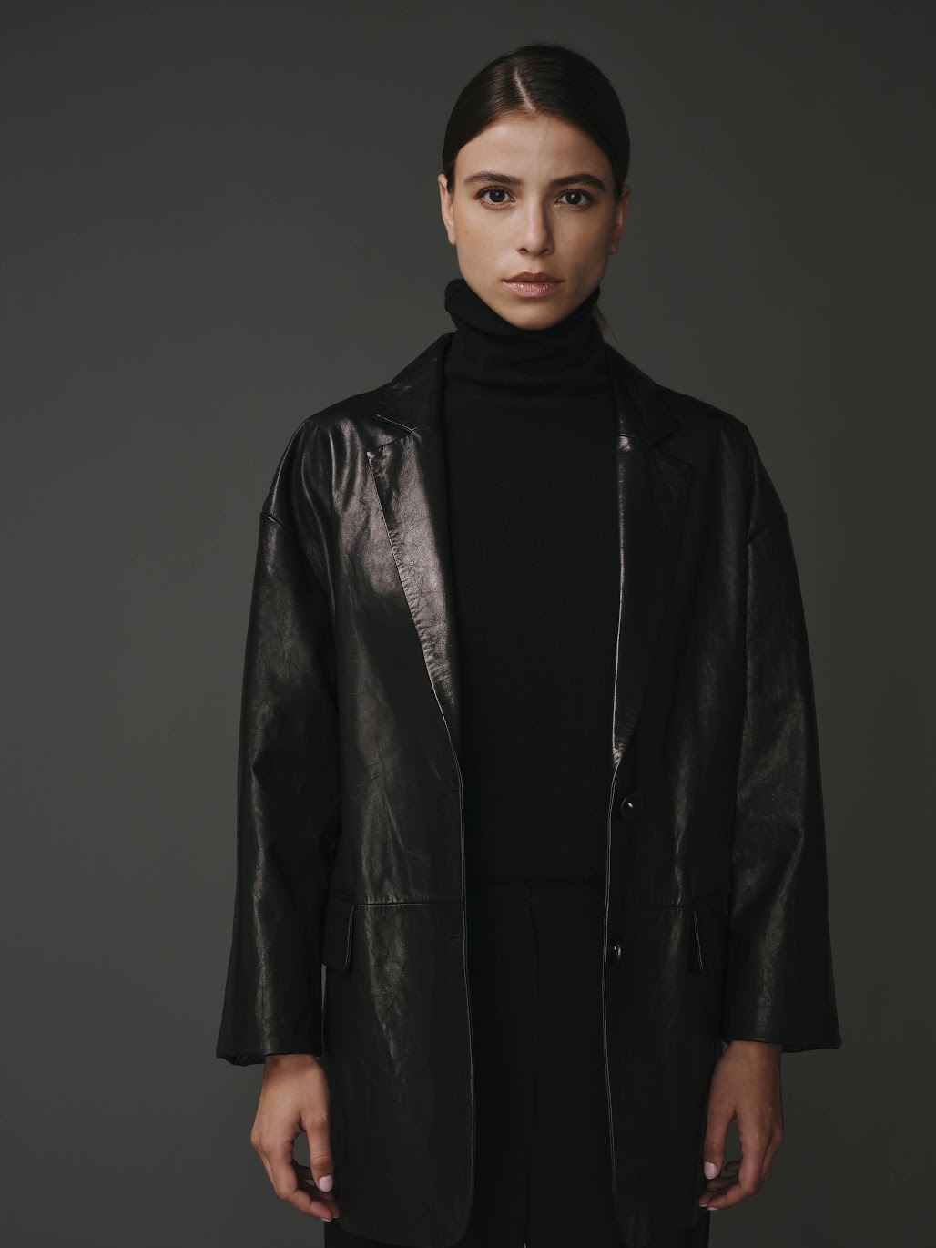 Veste en 100% cuir d'agneau, élégante et résistante, pour un look raffiné.