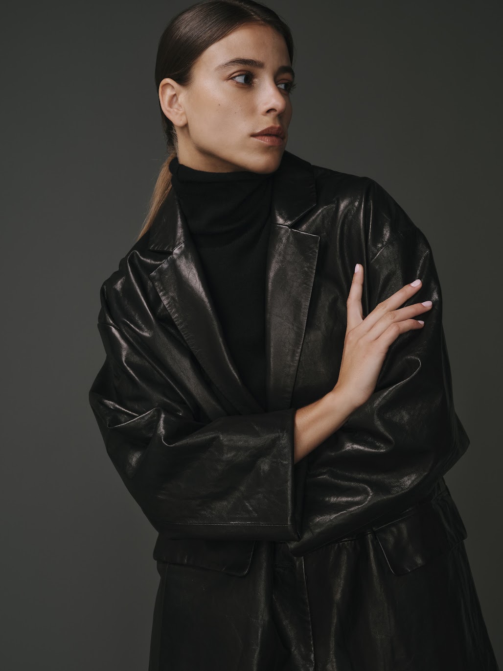 Veste en 100% cuir d'agneau, élégante et résistante, pour un look raffiné.