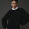 Pull en 100% cachemire noir pour femme, raffiné et confortable.