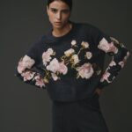 Pull en laine motif fleur, élégant et confortable pour femme.
