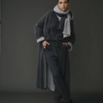 Pantalon en 100% cachemire gris foncé pour femme, élégant et confortable.