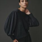 Pull en 100% cachemire gris pour femme, élégant et confortable.