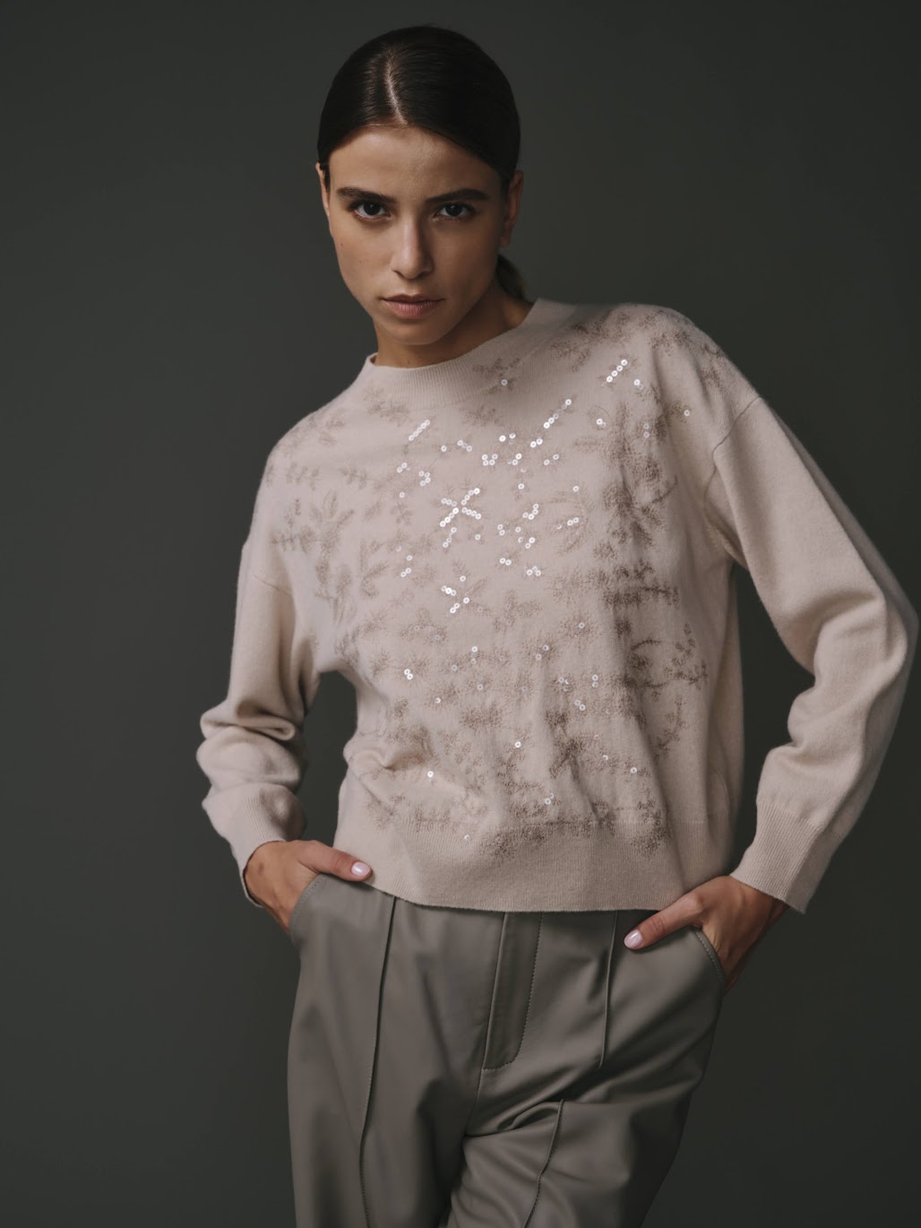 Pull écru en 100% laine, confortable et élégant pour femme.