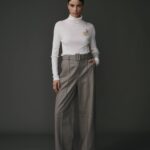 Pantalon gris pour femme en 100% cuir d'agneau, coupe élégante et finition haut de gamme