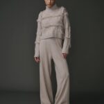 Pantalon en 100% cachemire beige pour femme, chic et confortable.