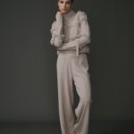Pantalon en 100% cachemire beige pour femme, chic et confortable.