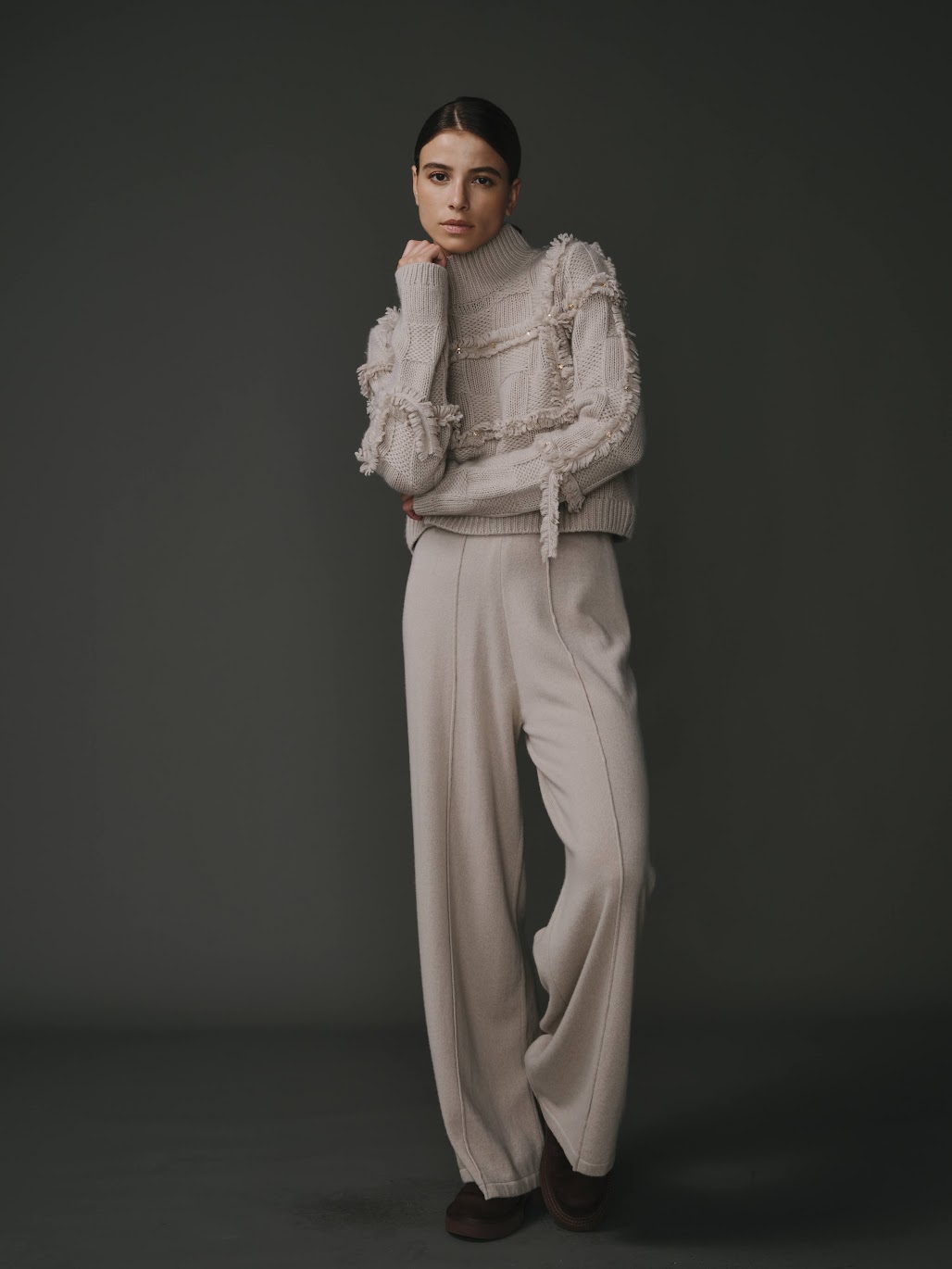 Pantalon en 100% cachemire beige pour femme, chic et confortable.