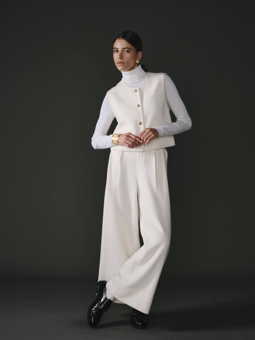 Gilet blanc pour femme en 100% laine, élégant et chaleureux.