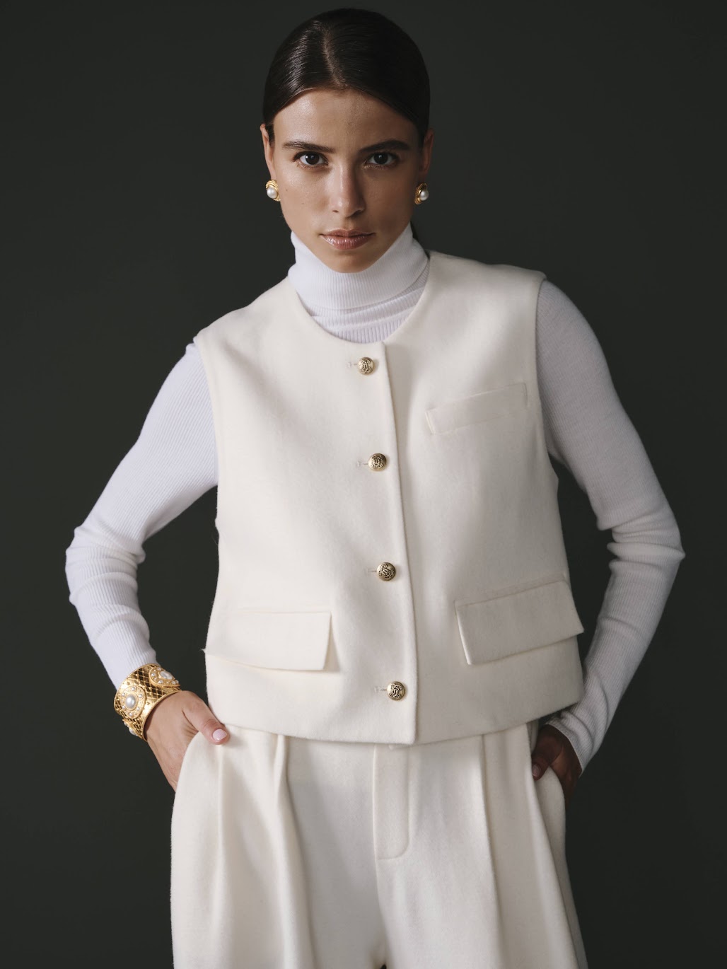 Gilet blanc pour femme en 100% laine, élégant et chaleureux.