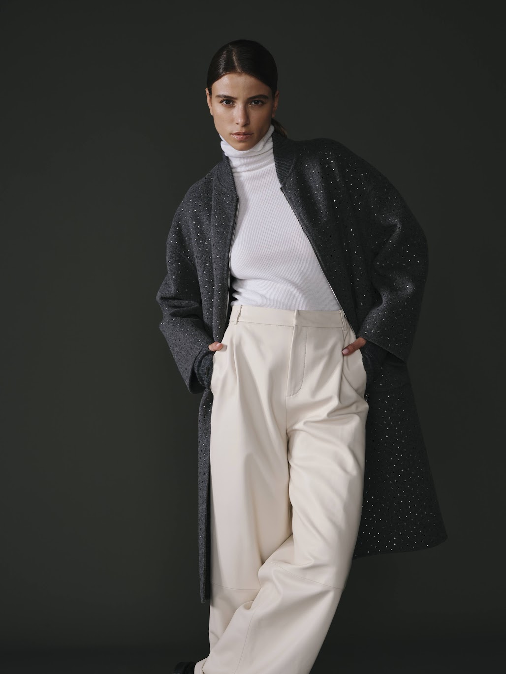 Manteau à strass pour femme en 100% laine, élégant et raffiné.
