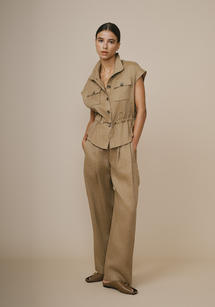 Pantalon beige femme en lin naturel, fluide et élégant.