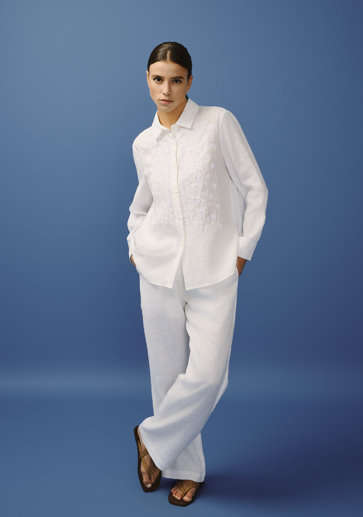 Pantalon blanc femme en lin, léger et élégant.