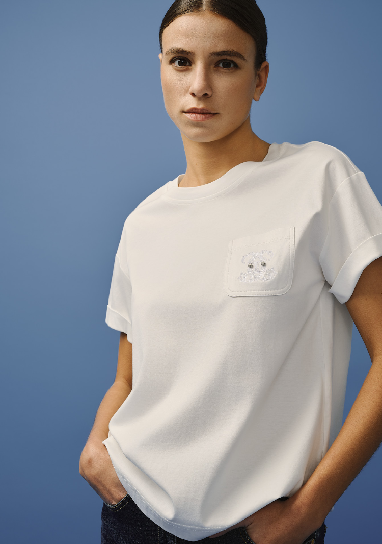 T-shirt blanc femme en coton, modal et soie, basique chic.