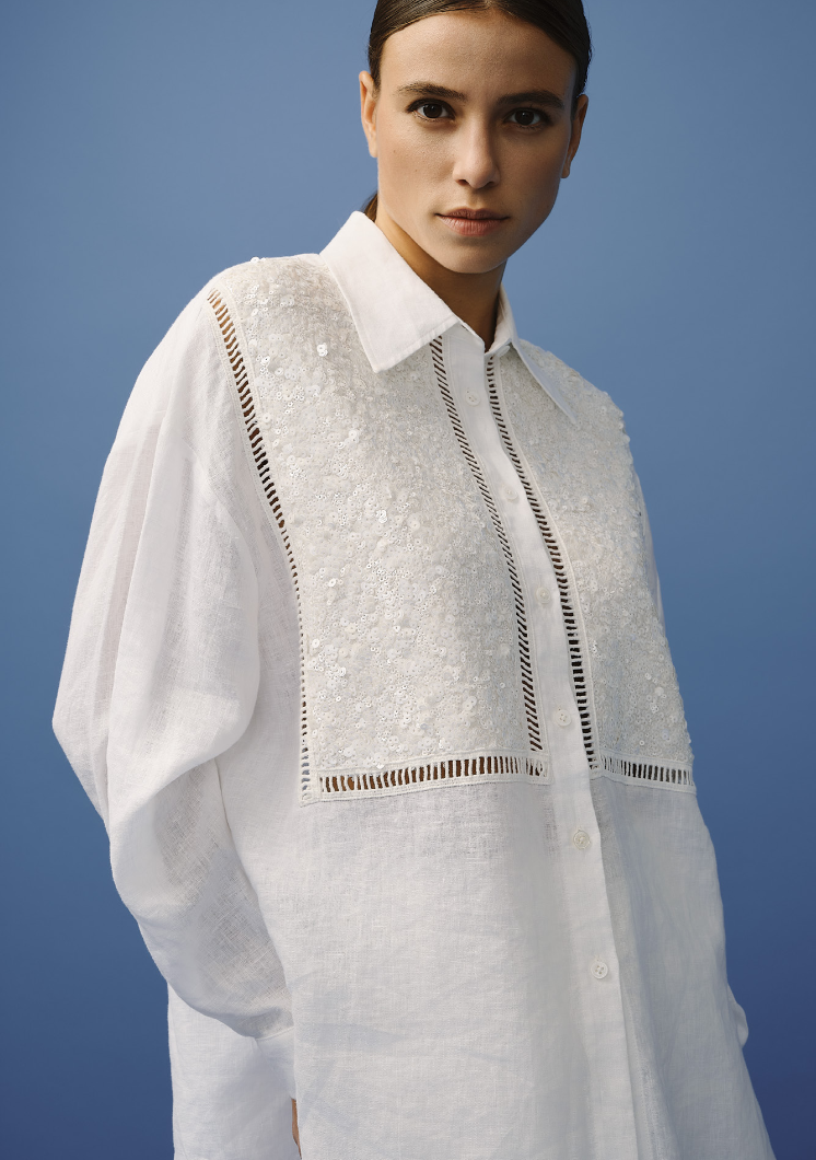 Chemise femme blanche en lin naturel, fluide et élégante.
