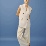 Gilet femme beige en lin, léger et naturel.