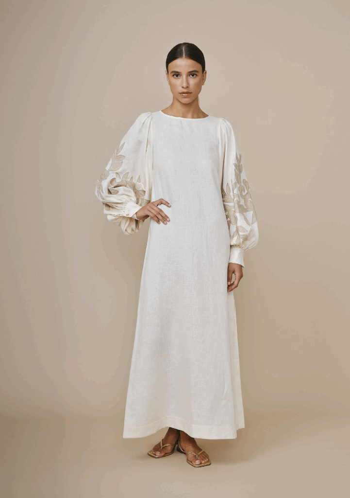 Robe femme beige en lin, élégante et légère.