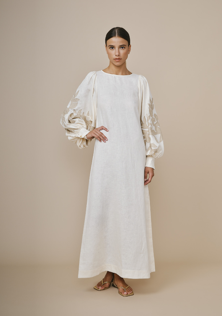 Robe femme beige en lin, élégante et légère.