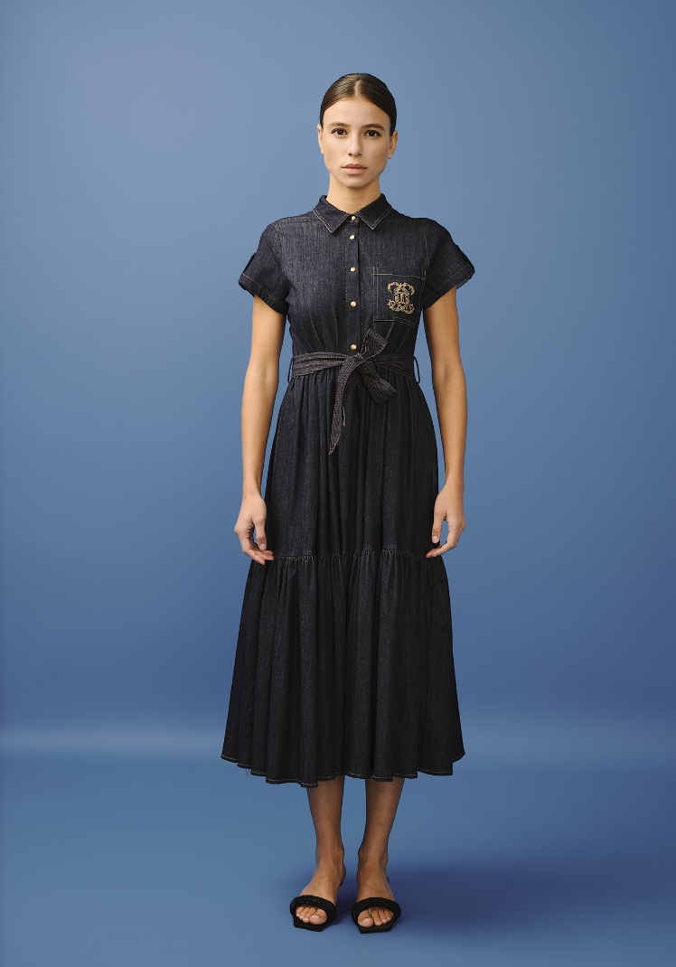 Robe femme en jean foncé, coton mélangé, style décontracté chic.