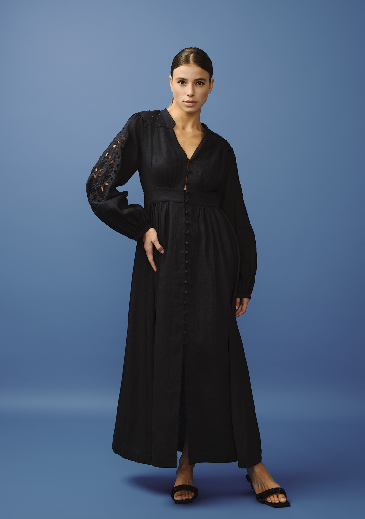 Robe femme bleue marine en lin, coupe fluide et légère.